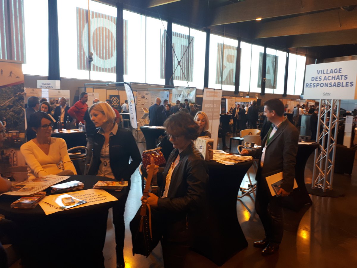 Village des Achats Responsables au Salon Entrepries et Territoires à <a href="/VilleArras/">Ville d'Arras</a> <a href="/ESS/">Tess</a> @IAE @groupevitamineT <a href="/ressourcerie/">Réseau National des Ressourceries et Recycleries</a> <a href="/vbaralle/">Vincent Baralle</a>