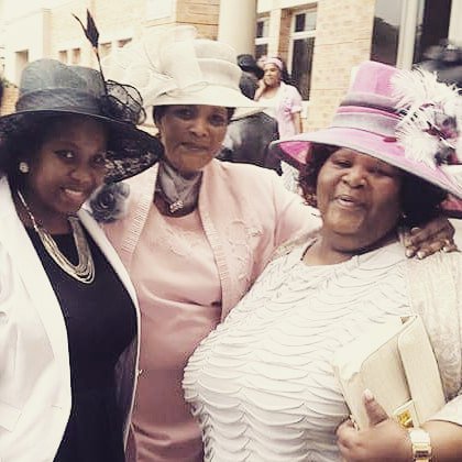 AndieyAndiey's tweet image. 27 Sept: oMama Bevangeli 💖 Mothers 💖 Prayers 💖 Teachings 💖 
All the women represented in these pictures are an extrapolation of the myriad of influences I've had on the woman I've become. Their sisterhood, prayers, teachings &amp;amp; love shaped who I am
#30Daysof30 #AndieysSheroes