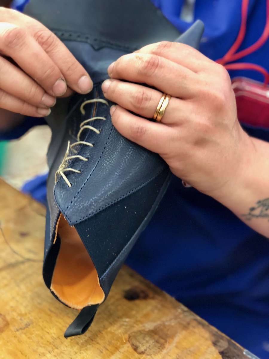 CalceShoes's tweet photo. Factory CALCE .
Specialized hands that give your shoes a soul⚒ we have expert workers in the field and in the choice of the highest quality leathers.
The footwear requires a specialized work process, from design, selection of skin and manufacturing
#Since1959 #calce #calceshoes https://t.co/zKLYWfV8hx