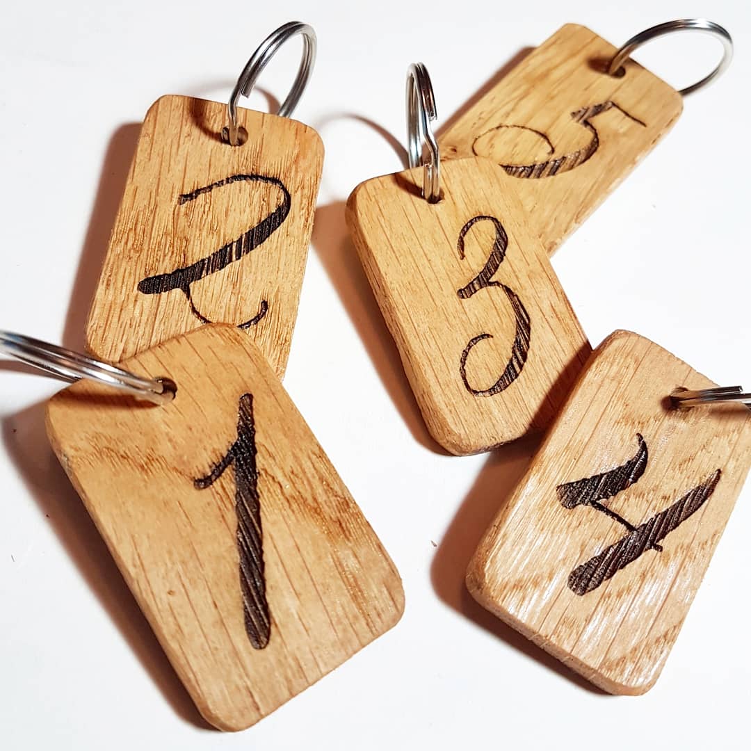 Keep your keys organised with our stylish, solid oak wood keyrings. Our engraved keyrings can be personalised with any text, image or logo; great for #hotels, #guesthouses, #airbnb & #pubs! Check them out: makememento.com/collections/ke… - use voucher code THANKYOU10 for 10% OFF!