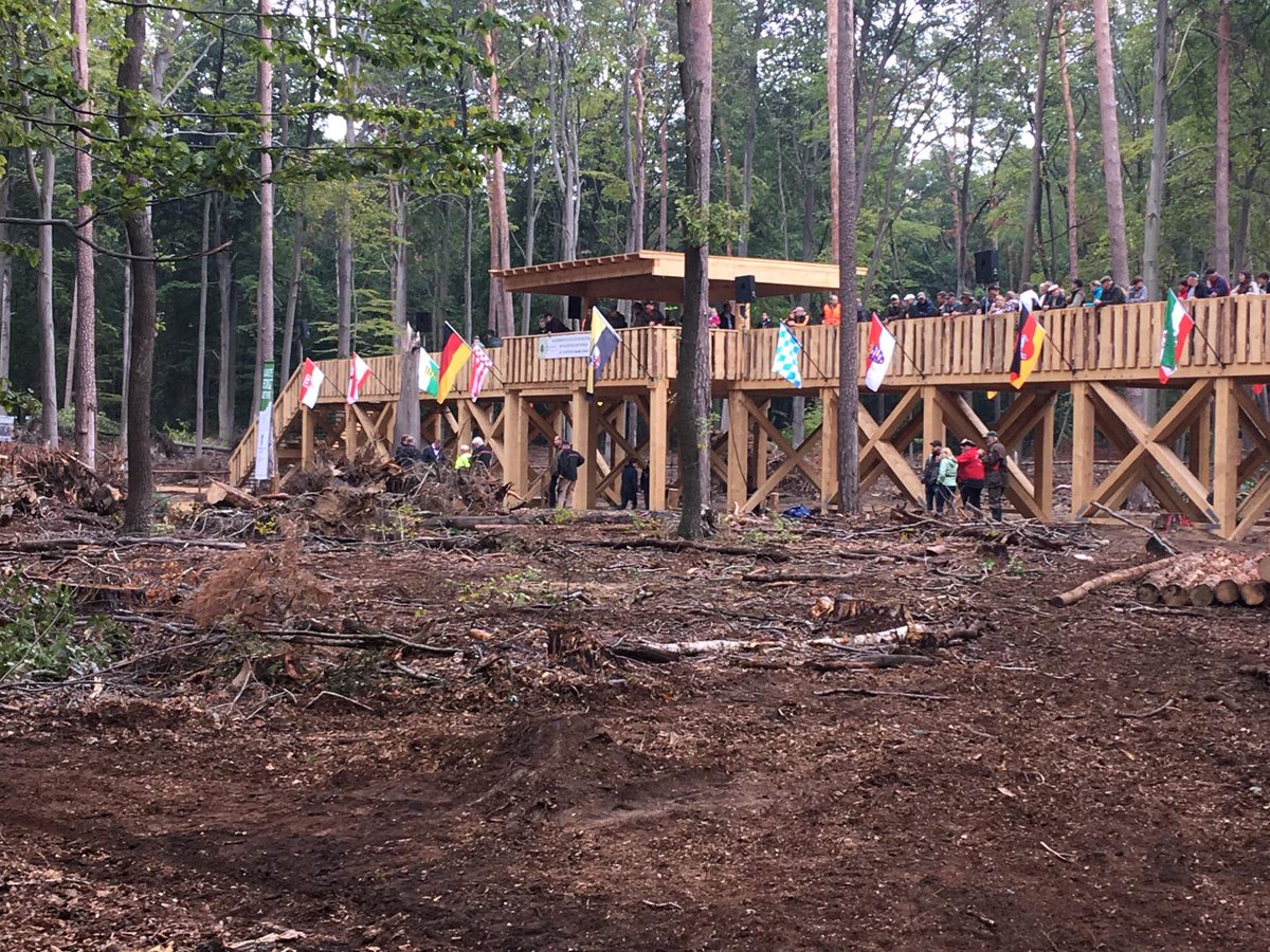 Präzisionsarbeit von Mensch und Tier bei der „Deutsche Meisterschaft im Holzrücken mit Pferd“ in Sachsen-Anhalt – und immer geschützt durch den Protos® Integral! 🐎😍

#ProtosIntegral #EinfachSicherLeben #pfannerschutzbekleidung