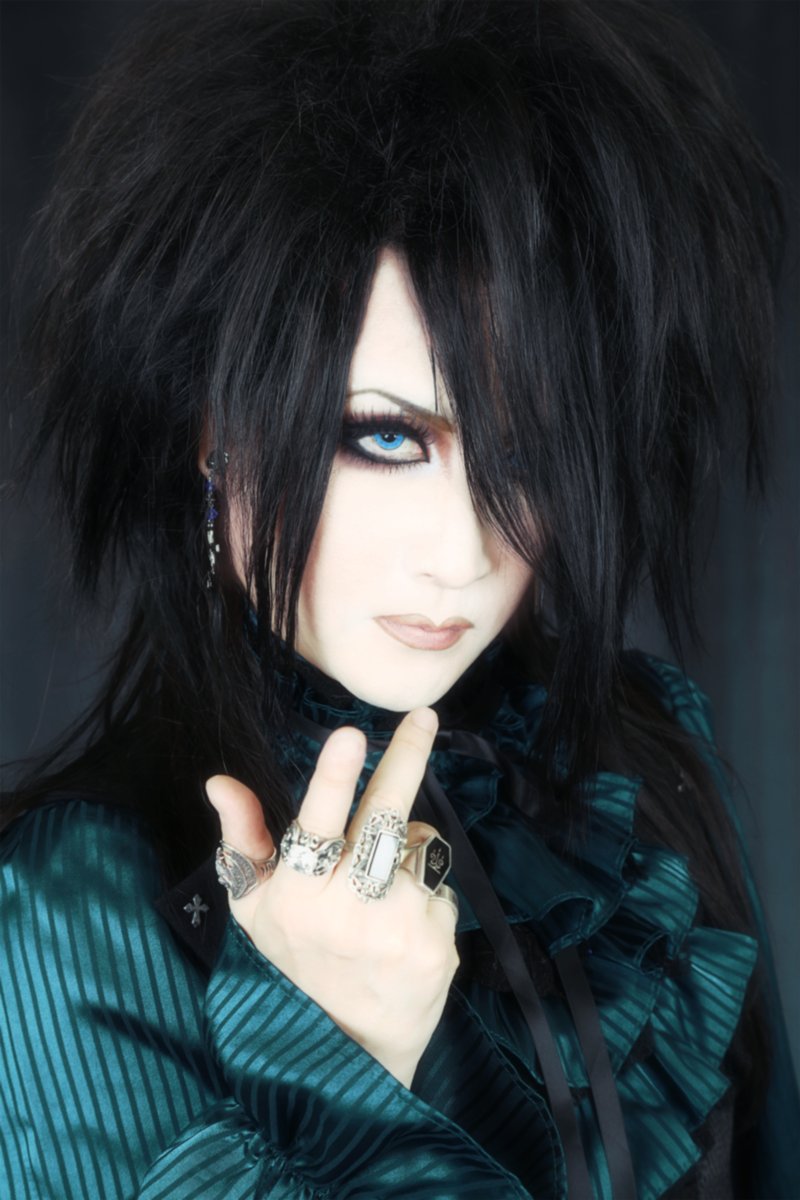 Mana wore the specific item in Helsinki! Some of you, saw it live! #RT