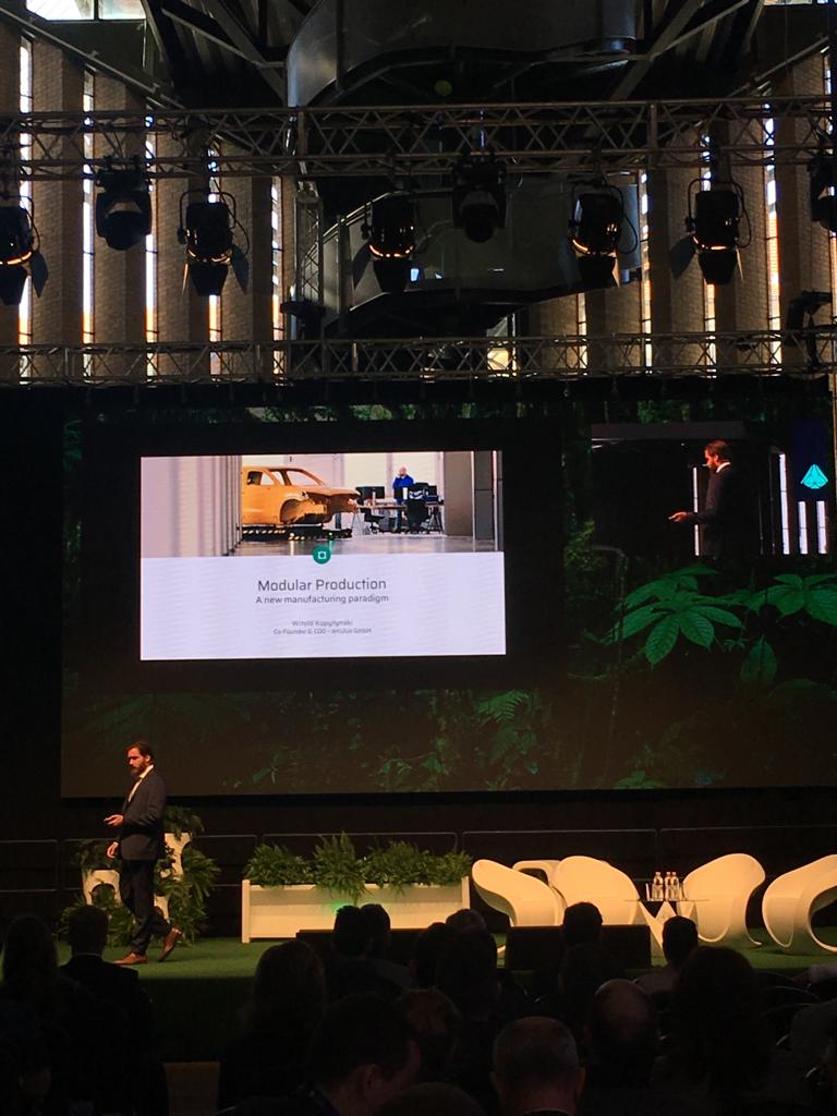 hellotmrc's tweet photo. So good to meet again 😍 Our 2017 #HTChallenge 4.0 Industry winner
@arculus_GmbH is giving inspiring insight on how Modular production will affect industry plant flows in the future 🔮 #FutureOfMobility #HTHungary https://t.co/wCGunDDxqS