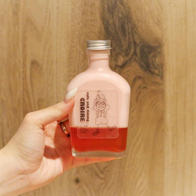 CROIRE_cafe's tweet photo. ボトルドリンク1番人気の

＊strawberry milk🍓

本日も18時からオープン致します🤗

#ボトルドリンク #ボトルコーヒー #ストロベリーミルク #イチゴミルク #直方カフェ #八幡西区カフェ #夜カフェ #CROIRE #クロワール #くろわーる https://t.co/jRyeQkNaLV https://t.co/Cu0XrJFlUi