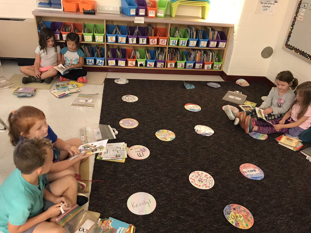 MrsNelsonGrade1's tweet photo. We are building some awesome reading habits with our partners! Way to go Room 10! @RoundHillES #RHESawesome https://t.co/0CJVg4Az86