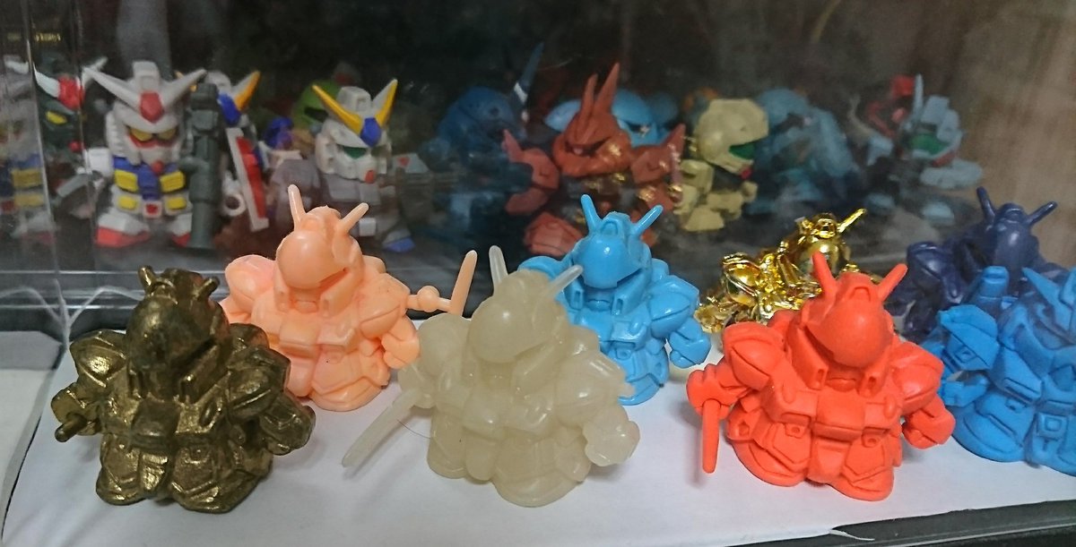 寝ようと思って電気消したら 何か光ってて「うぉっ！？」てなった リ