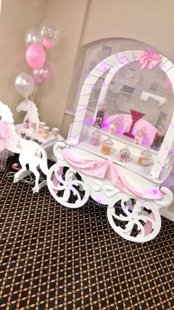 eventsmanage1's tweet photo. Horse and carriage Candy Cart #candycart #horseandcarriage https://t.co/xqEdbqzTG2