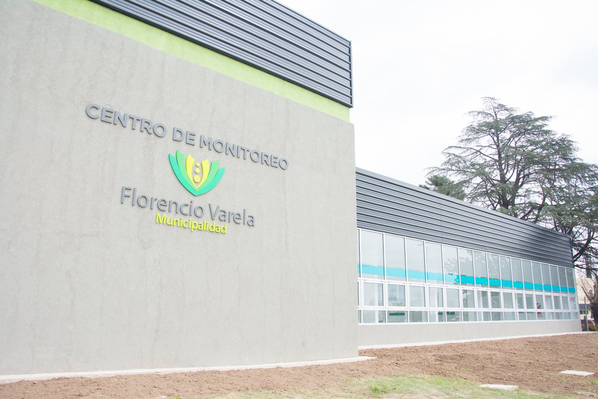 Andreswatsonok's tweet photo. Ya estamos preparando todo para que la Nueva Sala de Monitoreo se ponga en funcionamiento. Está ubicada en el polideportivo La Patriada del barrio #SantaRosa y va a tener una sala de situación, nuevas oficinas, la base del SAME y del #AlertaTel. https://t.co/Q4DS777Y3n