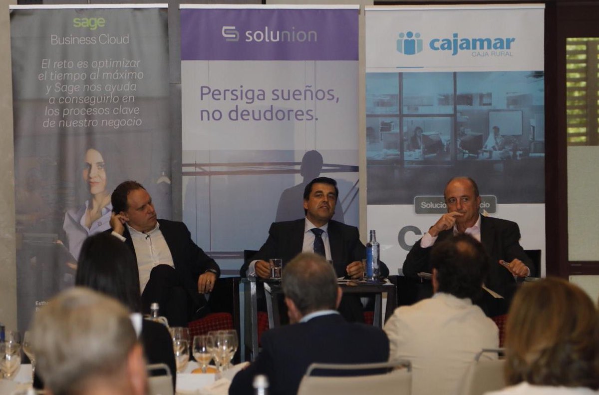 dialogos_para's tweet photo. Tanto @dlacalle como @migsebastiang defienden la simplificación fiscal y bajar el impuesto de sociedades #DDSevilla https://t.co/CL7fjO0OYl