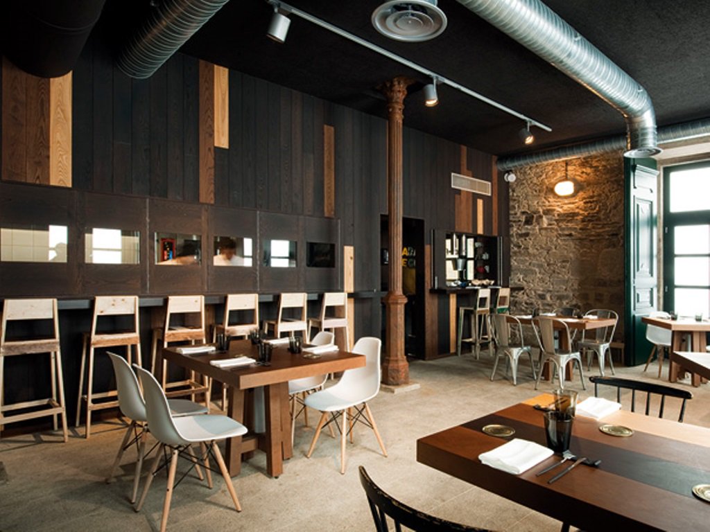 FinsaIreland's tweet photo. Abastos 2.0 Restaurant, designed by Nanuble Interior Architecture. The wall coating was made with Finsa's Fibralac https://t.co/325VVpe3ya #woodsolutions #decor https://t.co/sIn5Kf38Zd
