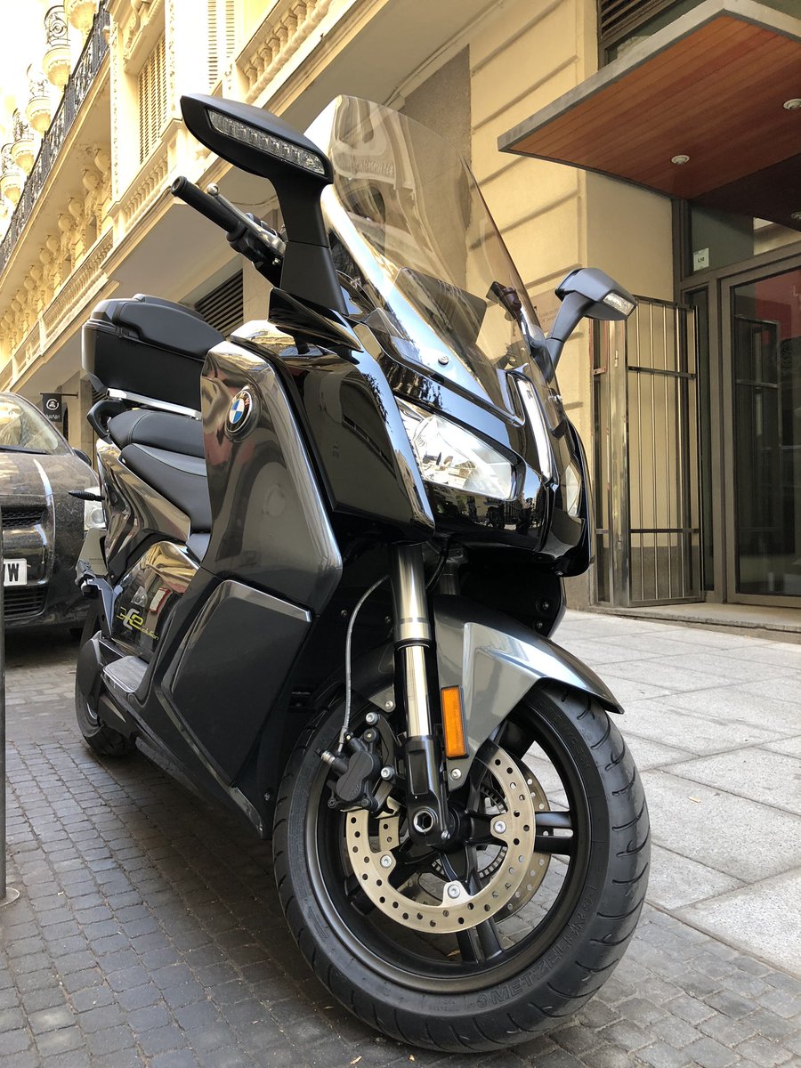 Robbob1492's tweet image. Love it ❤️!!! Hacen falta puntos de carga en vía pública, baratas, para promocionar el uso de vehículos eléctricos. ¿Queremos cambiar a VE? ¿Como se puede sin puntos de carga? #electricvehicle #cevolution #bmw #bmwcevolution #electricmobility @BMW @equomadrid @MADRID