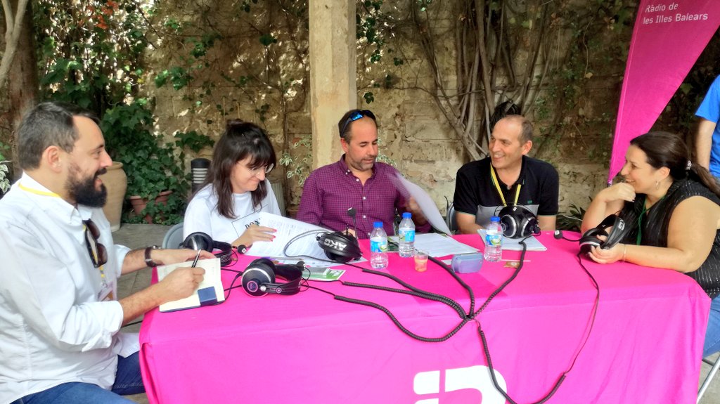 MultiplexIB3's tweet photo. Com funcionen els circuits artístics de #Canàries, #Catalunya i les #Balears? Intentam aclarir-ho amb @XerachGutierrez @can_gob, #CarlesCugat @diba i #NeusRibas @IEBalearics a @IB3radio @FiraB_IEB https://t.co/JgYlPWo7X0