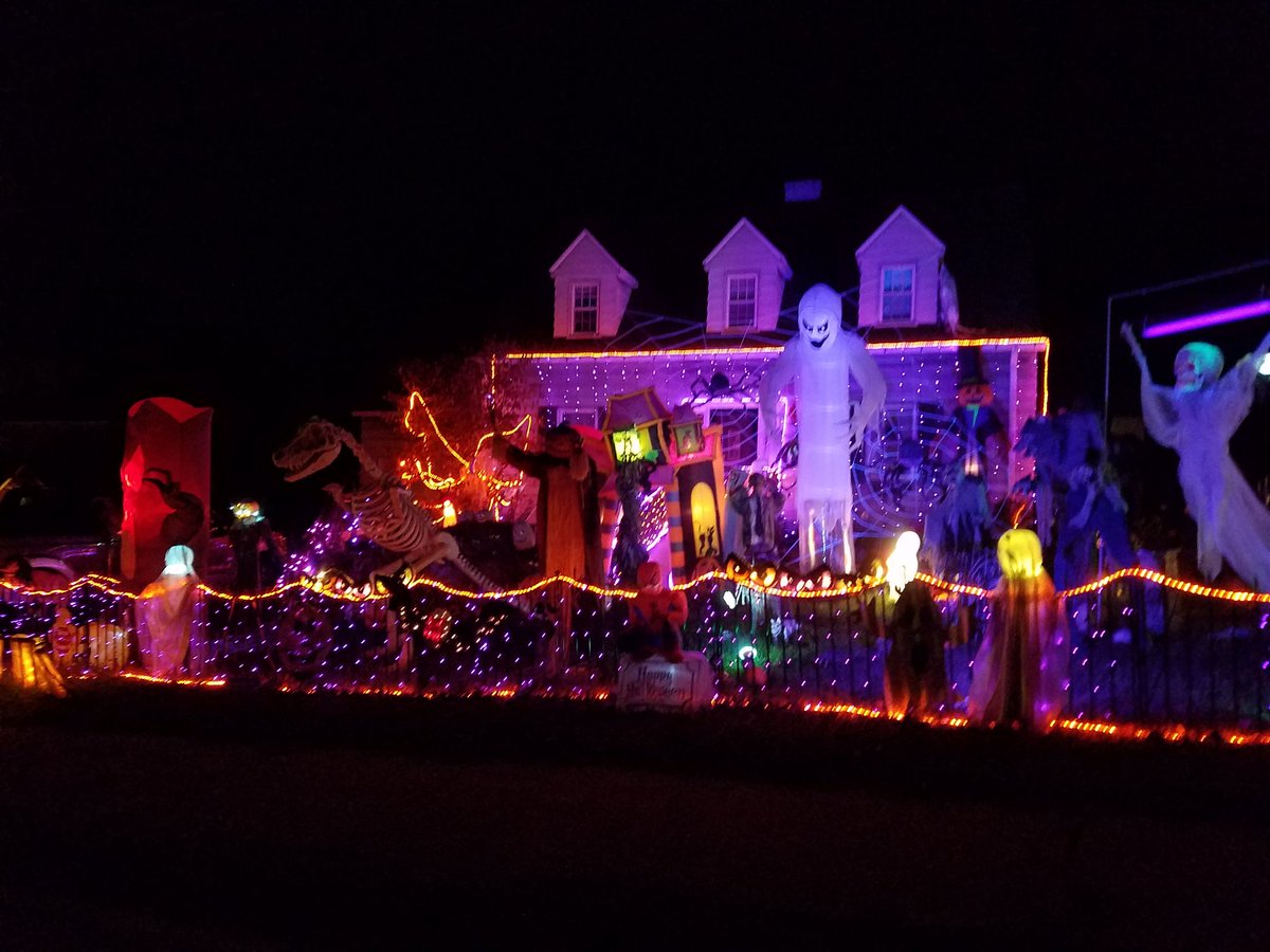 Sean Mcdowell on Twitter "There's Halloween decorations, then there's