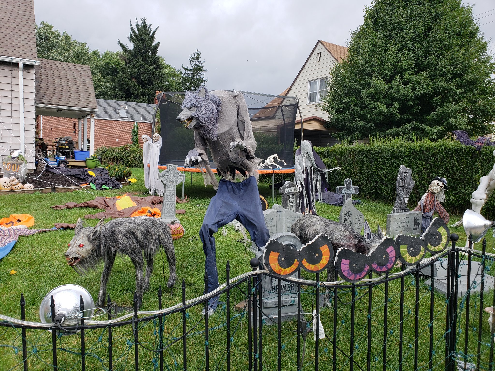 Sean Mcdowell on Twitter "There's Halloween decorations, then there's