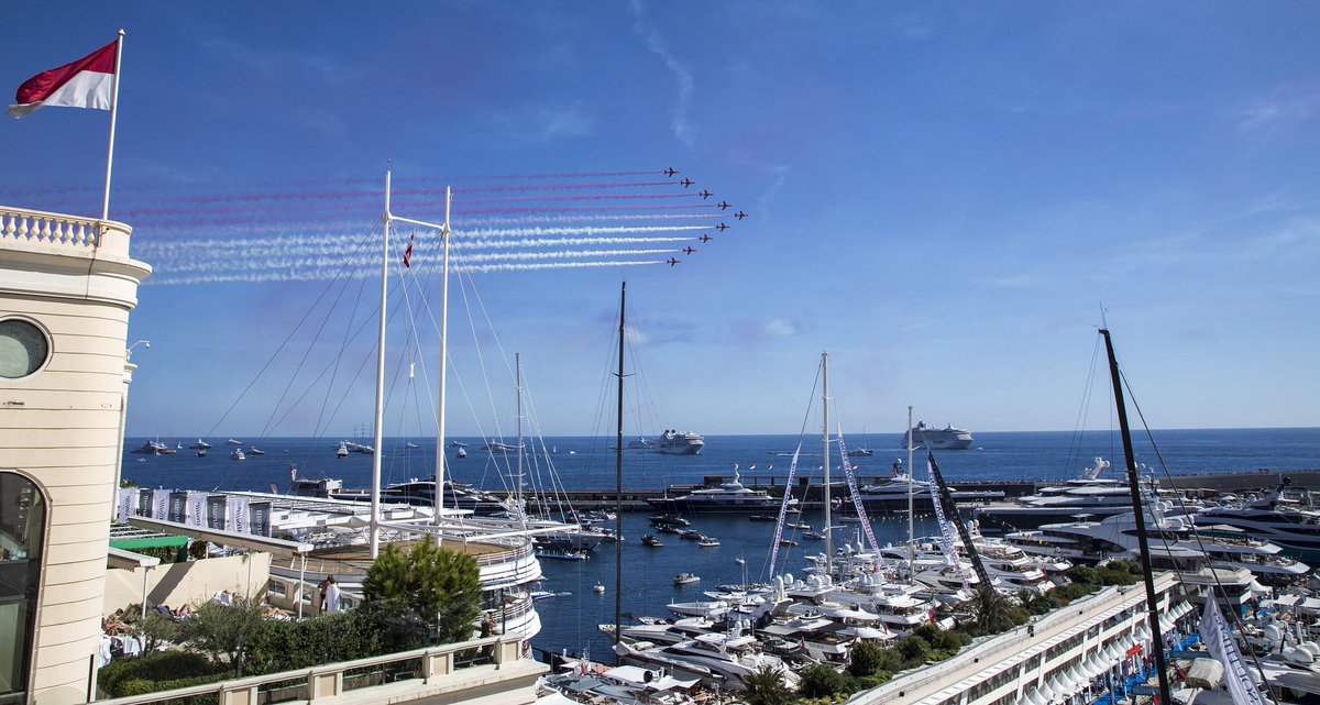rafredarrows's tweet photo. What a venue for our final show of 2018 - #Monaco was a stunning setting for the season’s last display. A privilege to help support UK interests at @mys_monaco and celebrate the 30th anniversary of @pendennisyachts. Picture by SAC Hannah Smoker. #redarrows https://t.co/2PprjHkTJW