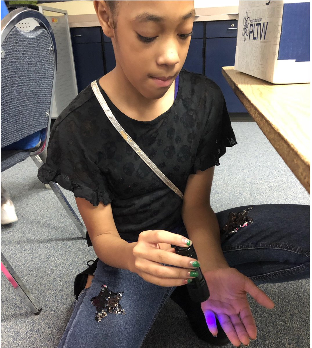 MsC_at_Melcher's tweet image. 5th graders #Observing and #Explaining the final parts of there soap vs. germs experiment. @PLTWorg @PLTW_MO @KcpsM @KCPSEdTech @kcpublicschools @teacher2teacher #iSpark #RamNation  #KCPSAllin #RamsRising #STEM #GeorgeMelcherElementary #SayNoToGerms 🚫#ColdAndFluSeasonIsComing 😷