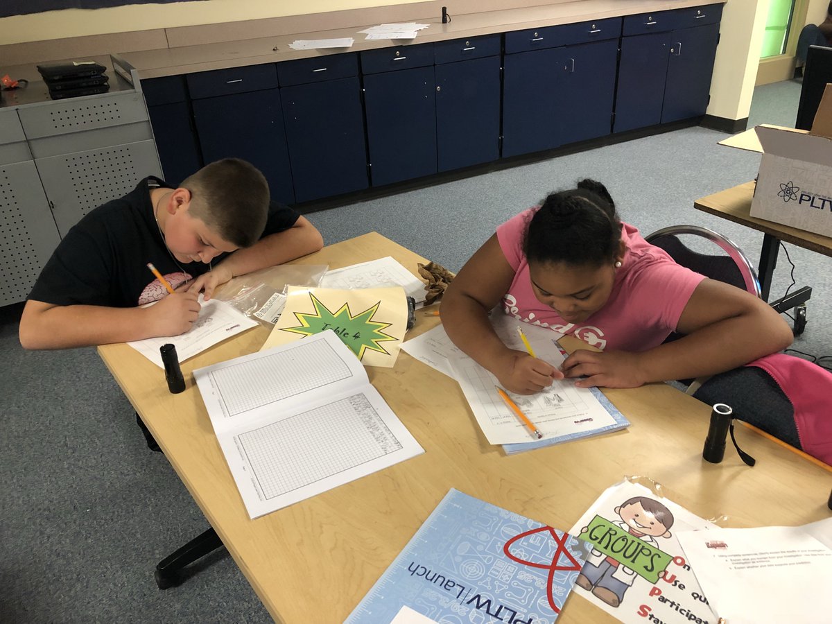 MsC_at_Melcher's tweet image. 5th graders #Observing and #Explaining the final parts of there soap vs. germs experiment. @PLTWorg @PLTW_MO @KcpsM @KCPSEdTech @kcpublicschools @teacher2teacher #iSpark #RamNation  #KCPSAllin #RamsRising #STEM #GeorgeMelcherElementary #SayNoToGerms 🚫#ColdAndFluSeasonIsComing 😷