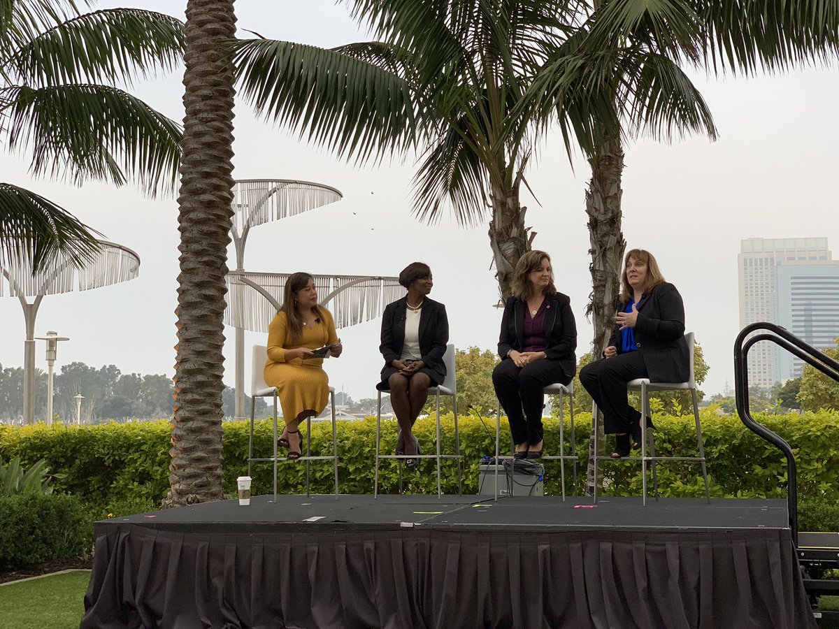 Jami_Ediger's tweet photo. Great start to the morning hearing from inspiring women @maryanngt #HitachiNEXT #WomenInTechnology #womeninbusiness https://t.co/Muhuk98eWB