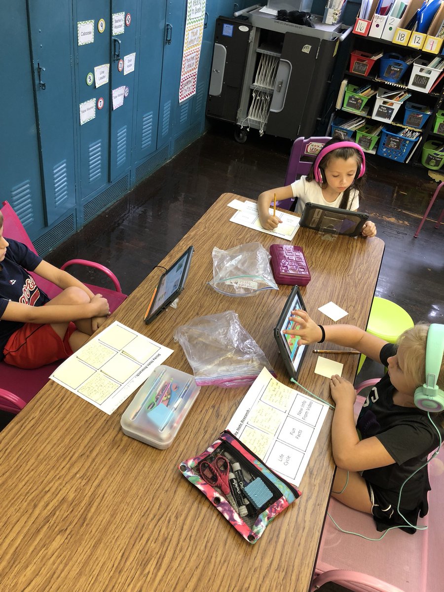 KepleyJessica's tweet photo. Working hard on insect projects this morning in room 139. #EpicApp #google #didyouknow @RES_RSSS @JenniferWarden5 https://t.co/qXm6j5ndZP