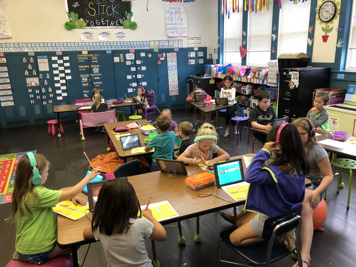 KepleyJessica's tweet photo. Working hard on insect projects this morning in room 139. #EpicApp #google #didyouknow @RES_RSSS @JenniferWarden5 https://t.co/qXm6j5ndZP