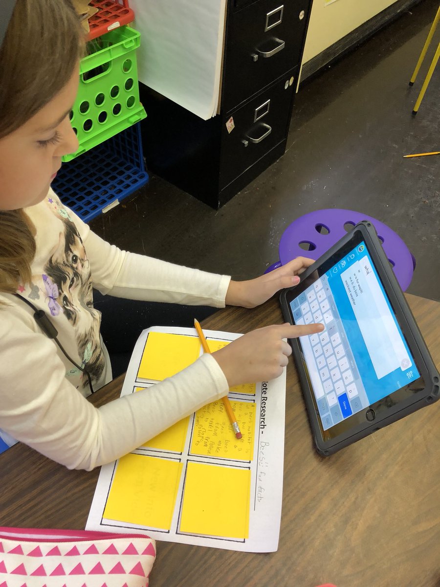 KepleyJessica's tweet photo. Working hard on insect projects this morning in room 139. #EpicApp #google #didyouknow @RES_RSSS @JenniferWarden5 https://t.co/qXm6j5ndZP