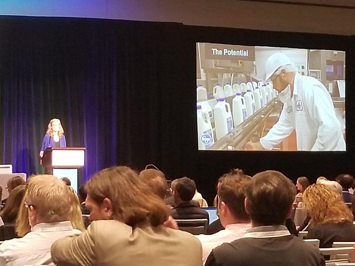 youngtristeezy's tweet image. Giving milk a makeover- reducing plastic weight, easier handle - 5 million lbs plastic saved every year from @kroger at #spcadvance