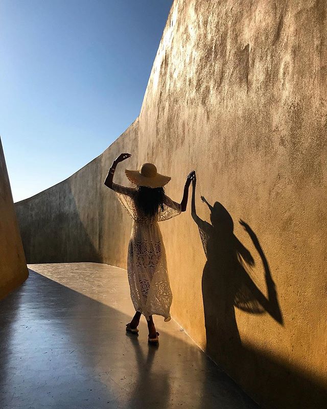 AndronisGroup's tweet image. ‘The quieter you become, the more you can hear.’ 
 (📷: @mannequin_model_paris )

#AndronisConcept #Santorini #Imerovigli #LuxuryTravel #LuxuryExperiences #AndronisExclusive #AndronisExperience