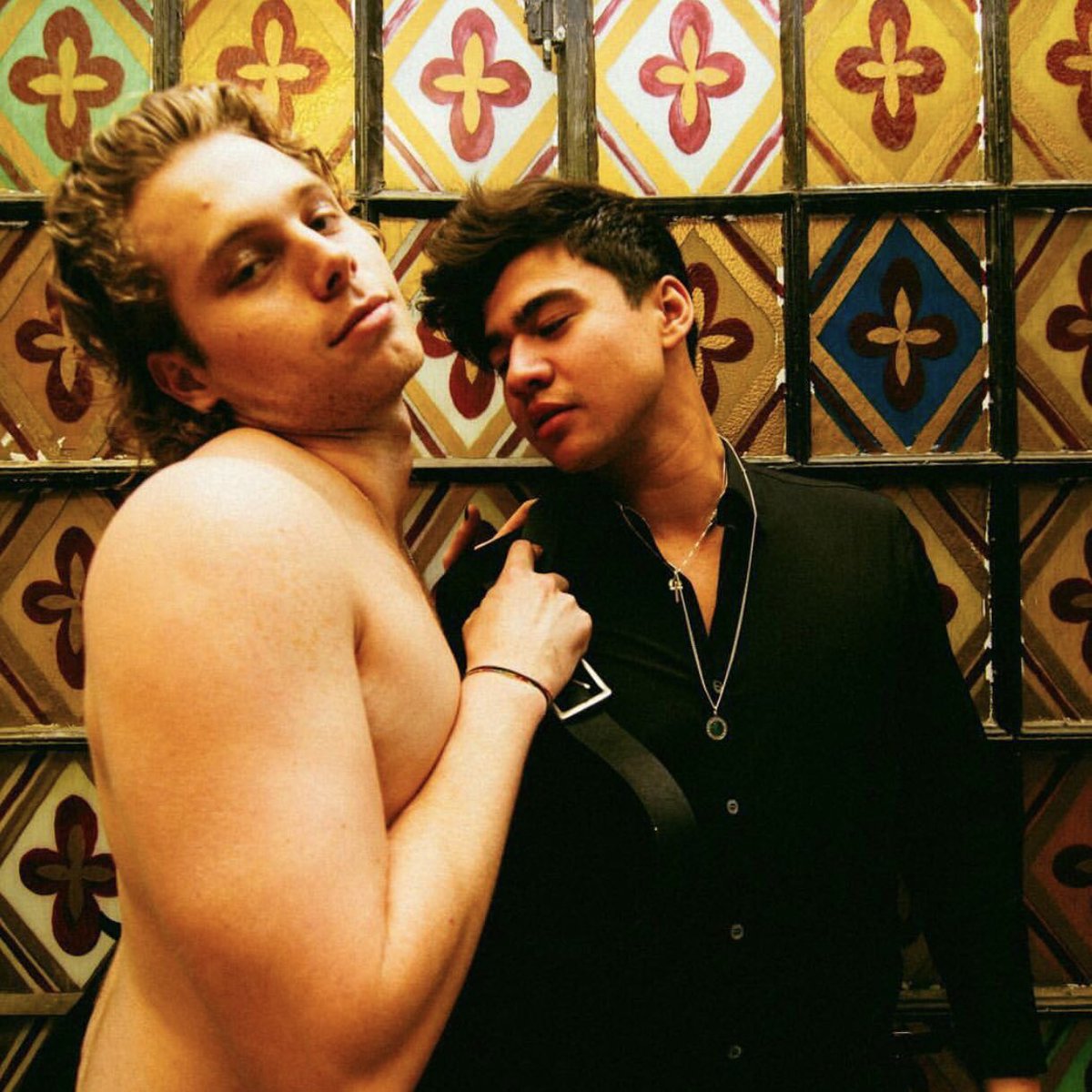 CalumPR_'s tweet image. Golden boy (tomadas del Instagram de Calum).