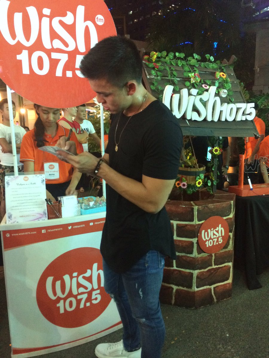 AlexanderCuties's tweet photo. Alex at @Wish1075 booth 😉😄 https://t.co/SPO6cNnUjJ