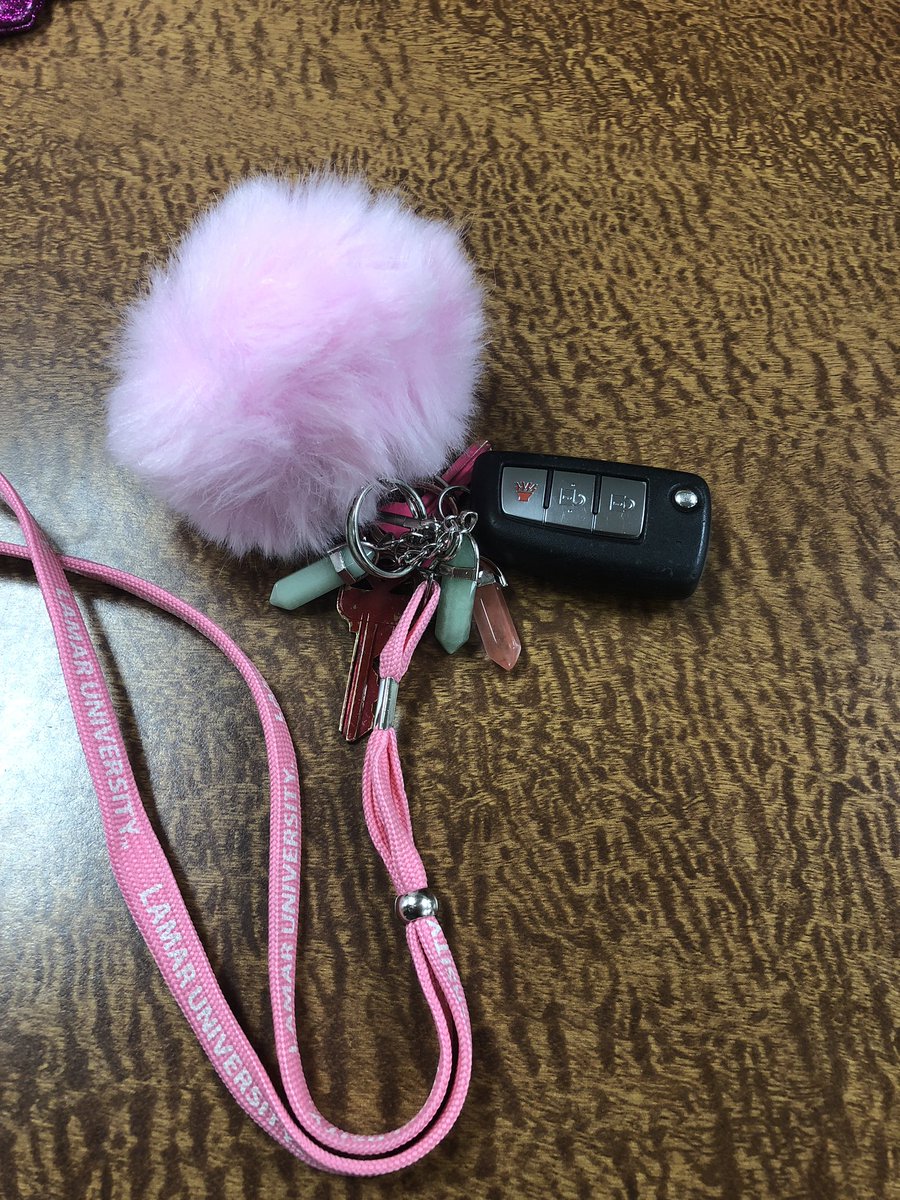 _YoLEADER's tweet photo. I found some keys by Maes/Education Blds. it was by the little circle in between the blds. Retweet LAMAR so we can find the owner! I’m sure they want they keys! #LU18 #LU19 #LU20 #LU21 #LU22 https://t.co/7PvMib7YKu