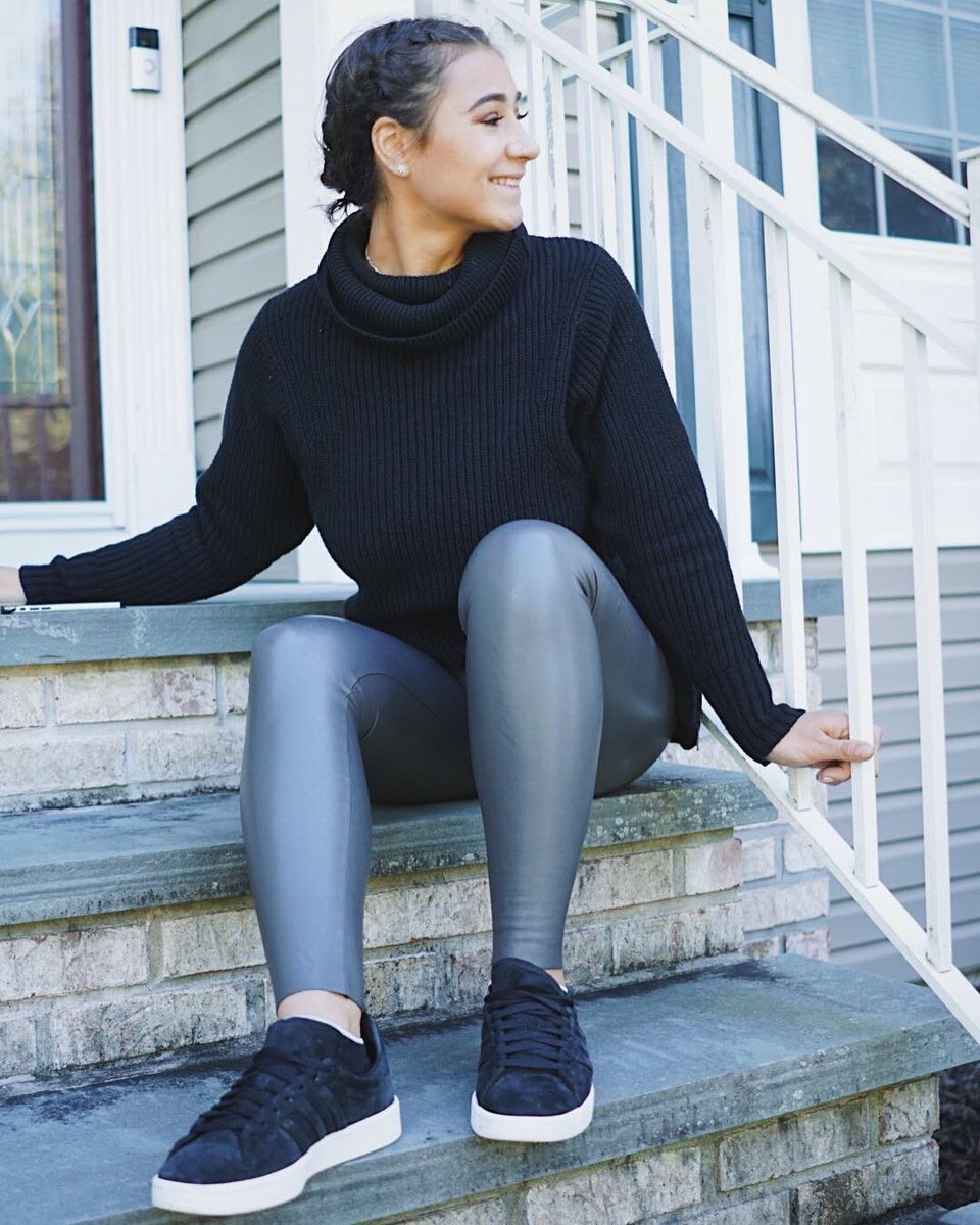 vsqurl's tweet image. when your favorite season hits and your wardrobe and style can finally THRIVE 🙌🏼💥 i’ve been WAITING to break these amazing @wearcommando leggings out of my closet — ya’ll are not readyyyy for this season’s hustle 💪🏼 bang bang 👏🏼