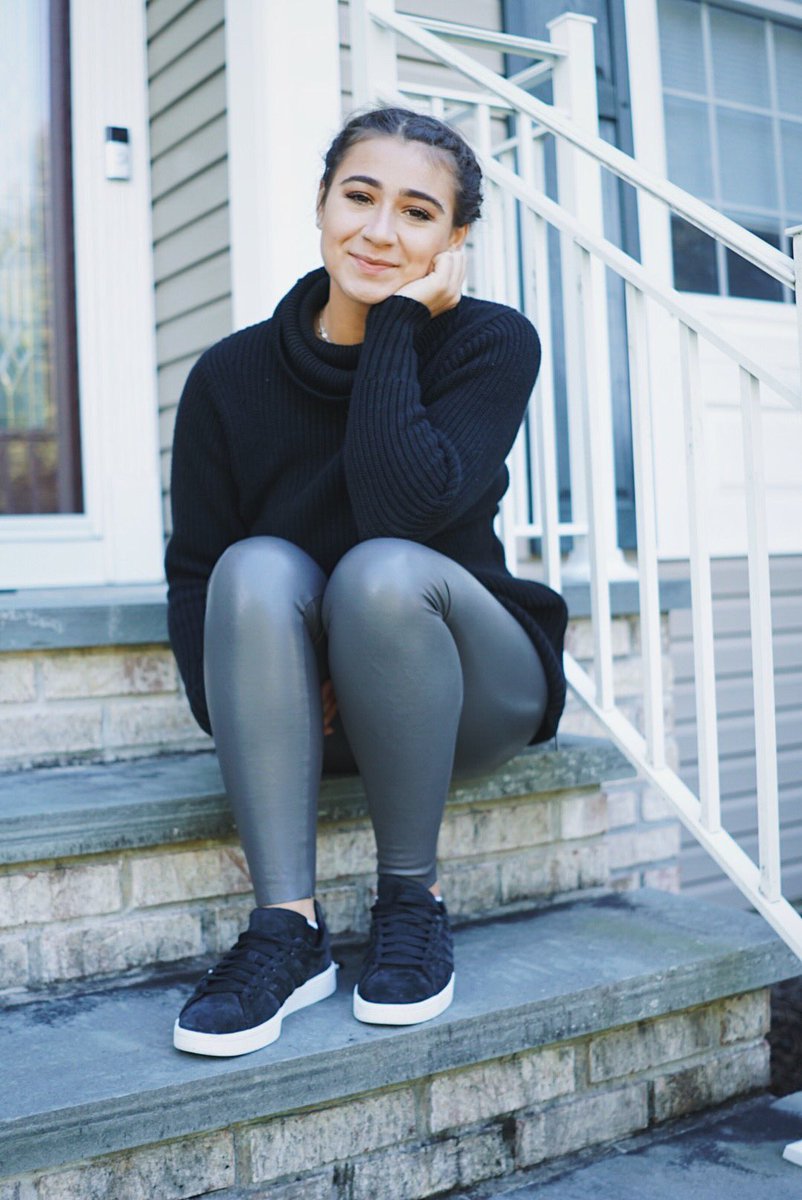 vsqurl's tweet image. when your favorite season hits and your wardrobe and style can finally THRIVE 🙌🏼💥 i’ve been WAITING to break these amazing @wearcommando leggings out of my closet — ya’ll are not readyyyy for this season’s hustle 💪🏼 bang bang 👏🏼