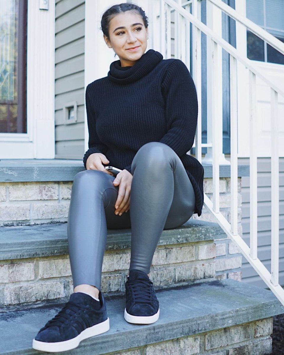 vsqurl's tweet image. when your favorite season hits and your wardrobe and style can finally THRIVE 🙌🏼💥 i’ve been WAITING to break these amazing @wearcommando leggings out of my closet — ya’ll are not readyyyy for this season’s hustle 💪🏼 bang bang 👏🏼