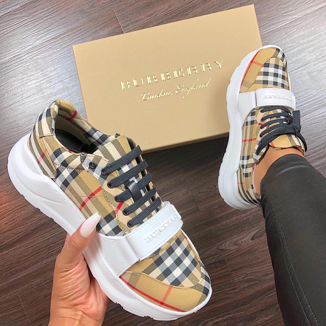 Signature Burberry Sneakers 