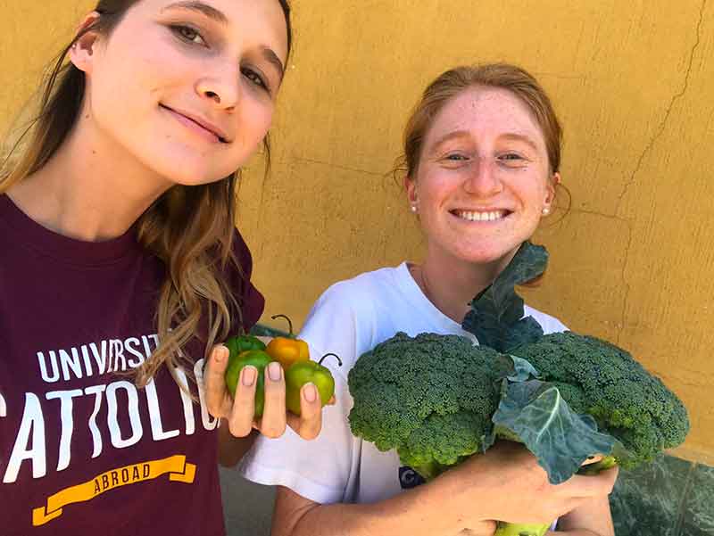 Unicatt's tweet photo. The colorful soul of charity. Simona Isabel, student of Political and Social Sciences at #Unicatt, talks about her experience in the #CharityWorkProgram in #Guatemala. A project that raises hope for the future of disabled young people https://t.co/6ePs0O4uTl https://t.co/LsV9TeoAr3
