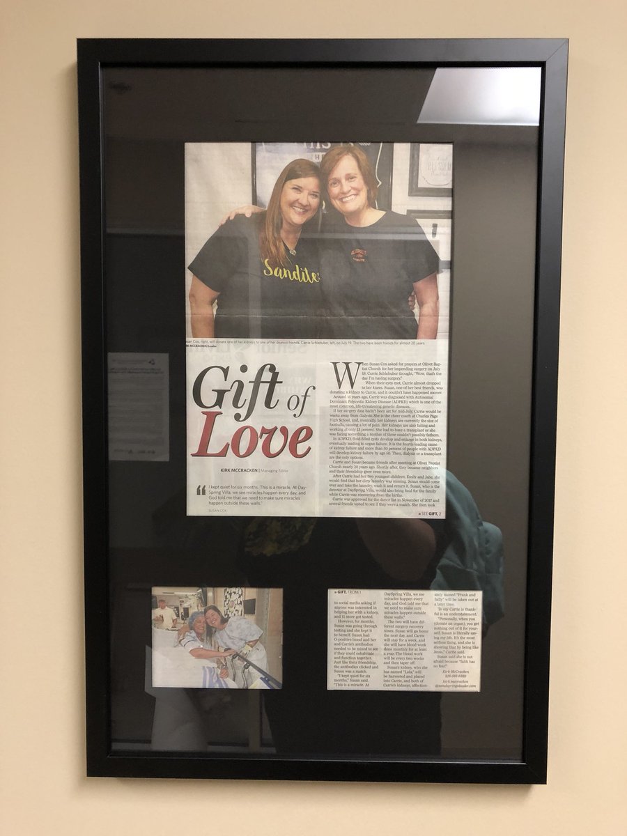 carrieschle's tweet photo. Hey @SusanCashCox we made the wall of fame at the St John Transplant Center! ❤️❤️❤️ #newkidneynewcarrie #hellolola https://t.co/RENfNDMl7l