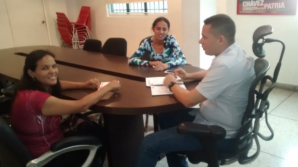 smygmtru's tweet photo. Secretario Estadal reunido con el equipo del Movimiento Somos Venezuela @ajacquep https://t.co/m4gq3e1k9s