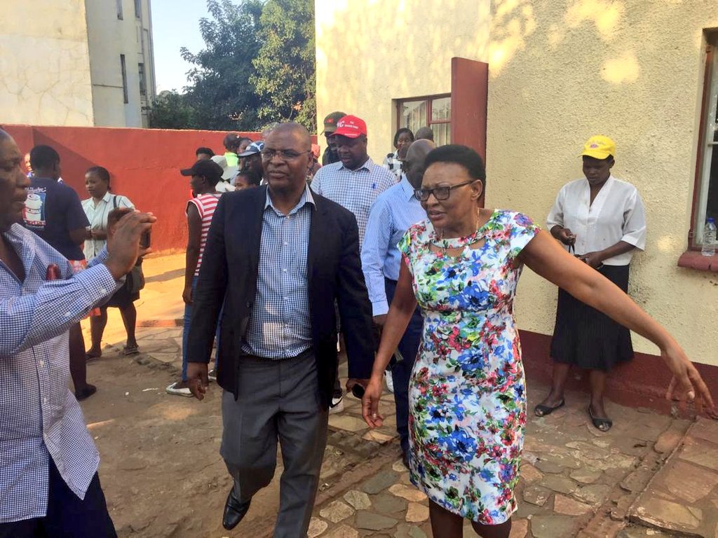 MDCPARTY's tweet photo. Today Vice President @welshmancube welcomed scores of NPP former members led by Dzikamai Mavhaire to @mdczimbabwe https://t.co/j2s81IeAG7