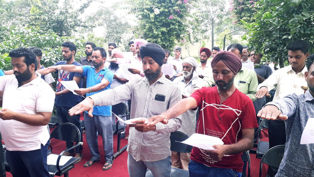 Payal573's tweet photo. #ContentWithOneSaysStMSG people are now aware about family planning because St Dr @Gurmeetramrahim ji guided them for "We One Our One " which is good for society . https://t.co/BEvJqV5hDj