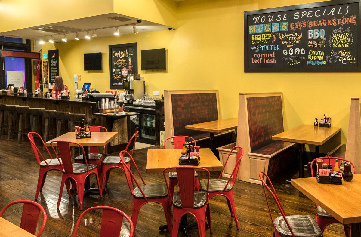 BrunchWithRuby's tweet image. Have you visited our newest location in the historic #FrenchQuarter on #DecaturStreet? Come in and see us! 😍🥓🍳🍹👠
#ThankfulThursday #RubySlipperCafe