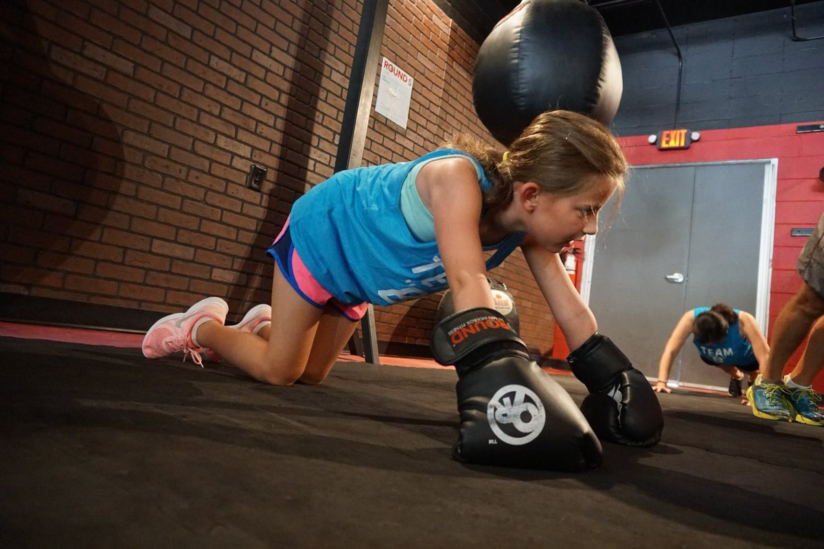 9RoundSC's tweet image. You think working out is only for adults? We cater workouts to kids as well! Come try the @9RoundSC experience! #buddyleejumpropes #personaltrainer #yeahthatgreenville #instagram #kids #workout #fitness #health #youth #boxing #kickboxing #workout