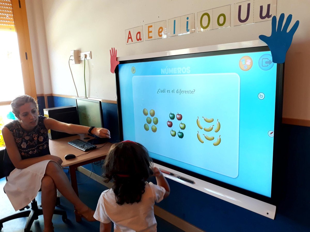 sanz_ismael's tweet photo. Combinar distintas metodologías. Hay tiempo para aplicar varias metodologías y no ponerse en manos sólo de una. La acertada apuesta del CEIP Tempranales con gamificacion, matemáticas manipulativas, mindfullness, robótica... Visita esta mañana a @ColeTempranales https://t.co/hWOzLfywFT