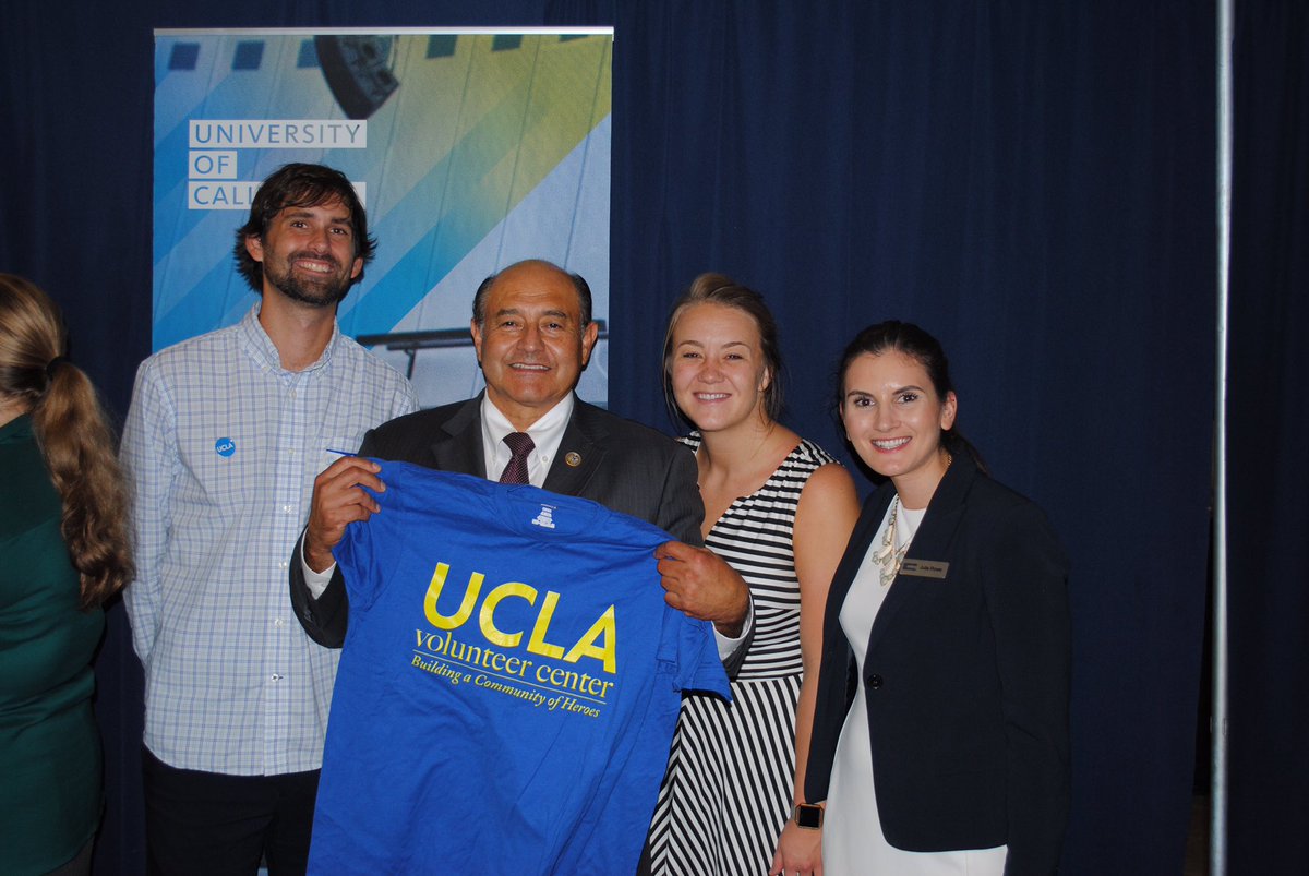 UofCalifornia's tweet photo. Thanks @RepLouCorrea for stopping by the #UC tables at yesterday’s @CAStateSociety #BackToCollegeNight event! #UCinDC https://t.co/AaXNyuaOyc