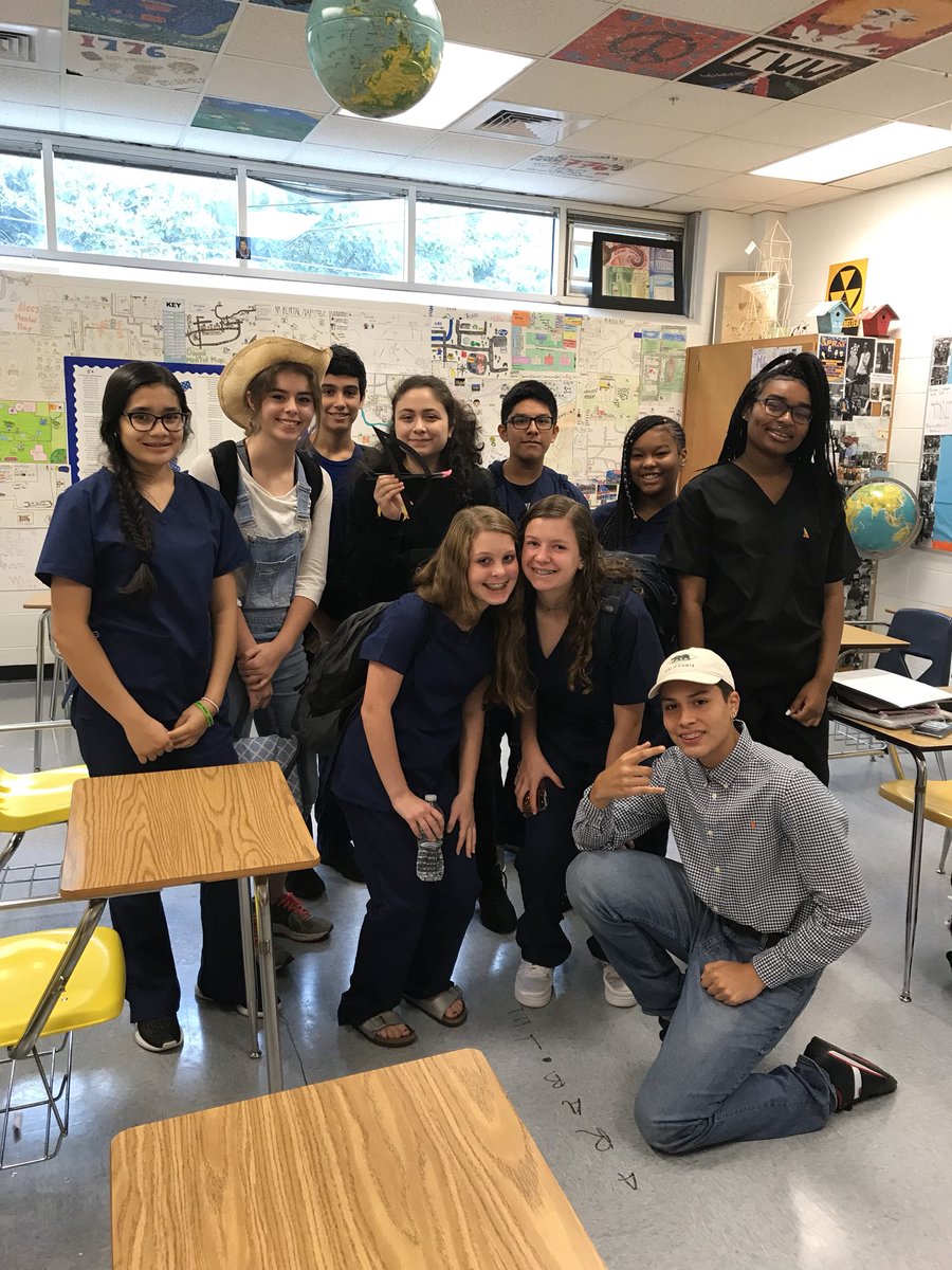 NSmyfreedomday's tweet photo. AP Human Geography dressing up like the stages of the Demographic Transition Model. #NSCHS #SpartanStrong #FreshSpartans22 https://t.co/yOriEHBlGj