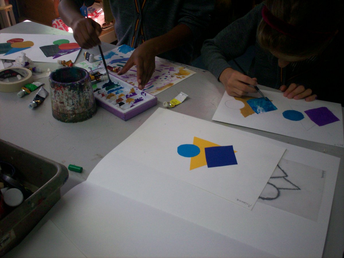Amaia_Movie's tweet image. Year 5 refining their painting skills with these coloured repeat patterns. Gouache #repeatpatterns #paintingskills
