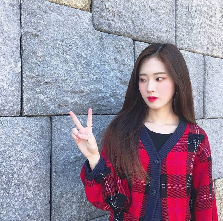98THNJ's tweet photo. Bom dia, #ONE! Como estão? Espero que tenham dormido bem. Minha rotina voltou ao normal, então hora de ensaiar. ㅋㅋㅋ Preciso trabalhar duro para mostrar uma imagem melhor para vocês. Fiquem com essa foto que eu tirei enquanto estava com a minha família. https://t.co/MuoB3o4nrJ