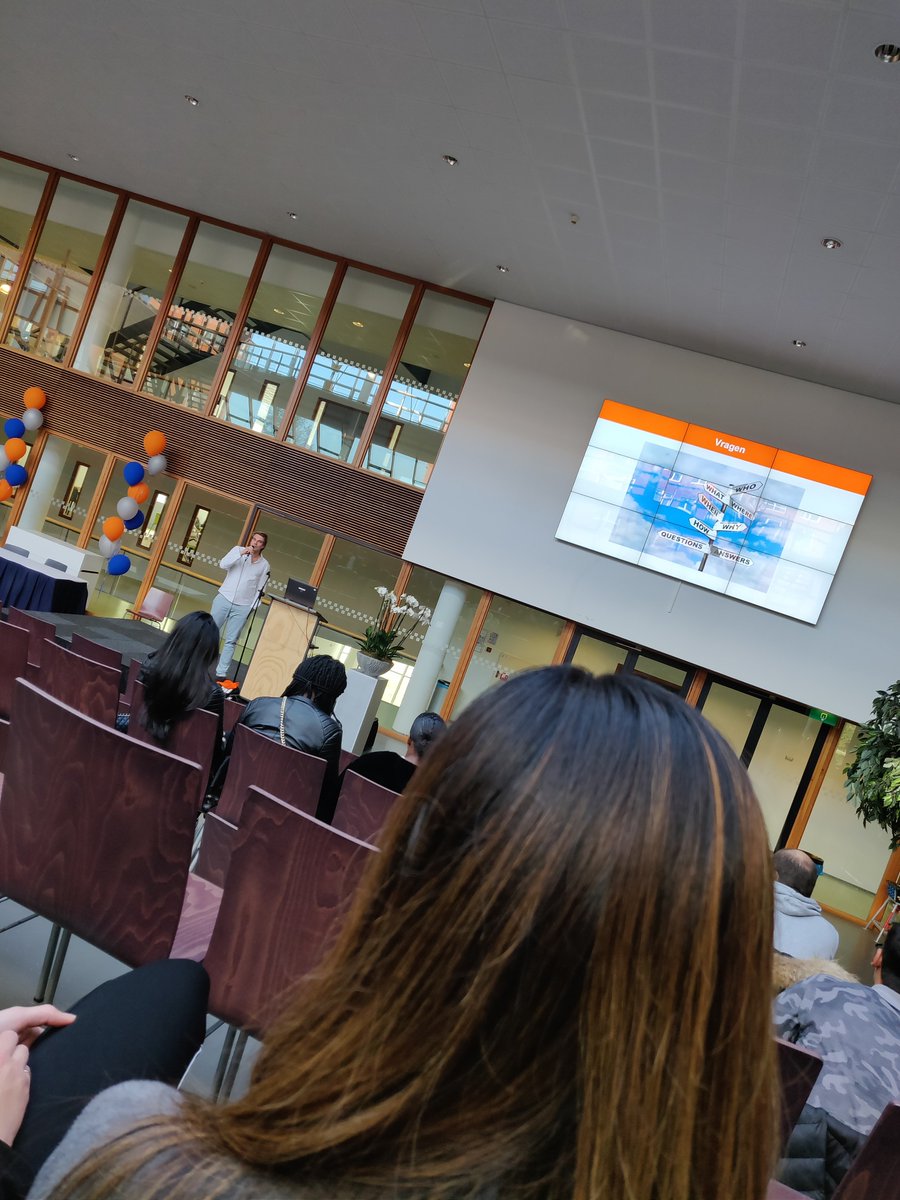 krowdenconnects's tweet photo. @matthijsotto giving a workshop to students at @HvA - (#HES Hogeschool voor Economische Studies). Thanks for the photo #Zjandrix @Zjandrix who attended the session #Entrepreneurship #ShareYourStory #Inspire 😀 https://t.co/nrUcMGLlV5