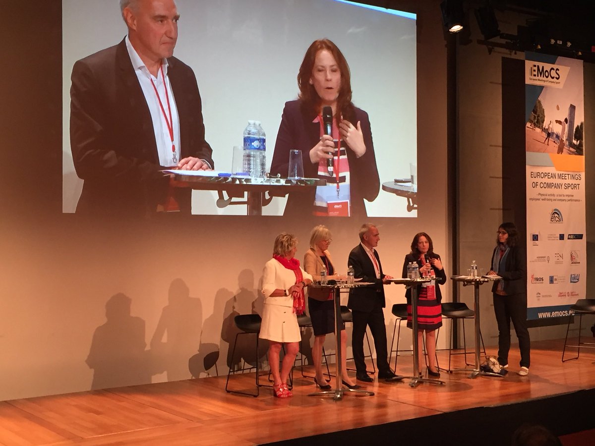 SportWellnessL's tweet photo. « La diversité au service de l’entreprise » et « Être actif, être performant » - tables rondes en cours ! #EMOCS #SWL2018 #LaDéfense @ParisLaDefense @ParlonsRH https://t.co/2VuVsQOOXM