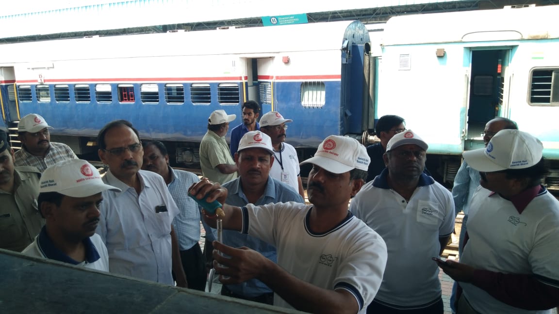 drmsecunderabad's tweet photo. # Swachh Neer #DyChiefEngineer/Works along with #StationDirector #Station Manager #Chief Health inspector carried out   #PH  level test of water supplied #ensuring portability at @Hyderabad station. https://t.co/utmIFqa5ww