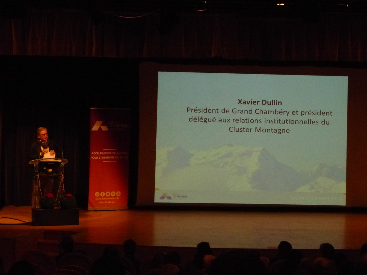 ArtsetMetiers_'s tweet photo. «Merci d’avoir choisi #Chambery comme camp de base ⛺️ de ce premier #TechnOSommet » Xavier Dullin, président de @GrandChambery et président délégué du @ClusterMontagne #MontagnedeDemain ⛰️ https://t.co/hH8t4yfXpR https://t.co/jjYokkH0DL